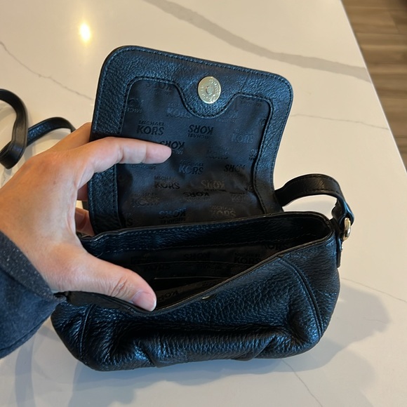 Michael kors adjustable crossbody - Picture 3 of 3